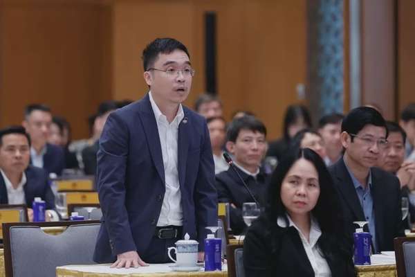 Tổng Giám đốc FPT IS Nguyễn Hoàng Minh trình bày về tư vấn và đồng hành trong việc xây dựng Trung tâm Dữ liệu Quốc gia - Ảnh: VGP/Nhật Bắc