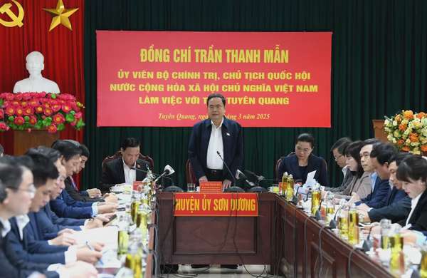 Chủ tịch Quốc hội Trần Thanh Mẫn làm việc với Ban Thường vụ Tỉnh ủy Tuyên Quang. Ảnh: Lâm Hiển