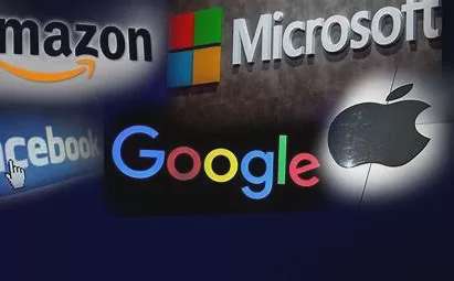 Google bị EU phạt hàng tỷ USD vì hành vi thao túng kết quả tìm kiếm và sử dụng vị trí thống trị của mình trên thị trường quảng cáo trực tuyến để giảm thiểu cạnh tranh. Trong khi đó, Apple cũng đã phải đối mặt với các cuộc điều tra liên quan đến việc buộc các nhà phát triển ứng dụng sử dụng App Store và áp dụng mức phí 30% cho các giao dịch. Ảnh minh họa