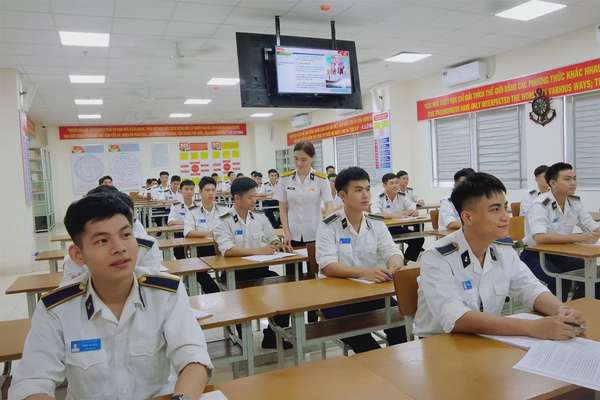 Giờ học của học viên đào tạo sĩ quan cấp phân đội tại Học viện Hải quân