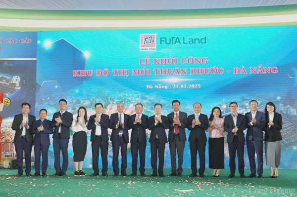 Bí thư Thành ủy Đà Nẵng Nguyễn Văn Quảng và lãnh đạo thành phố Đà Nẵng dự khởi công dự án - công trình chào mừng kỉ niệm 50 năm Ngày giải phóng thành phố Đà Nẵng