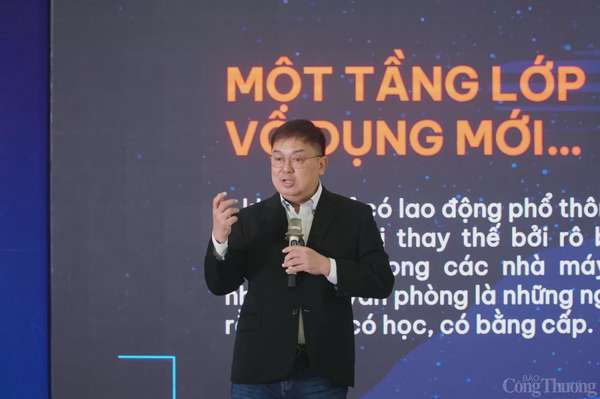 Ông Hoàng Nam Tiến chia sẻ về AI tại Hội thảo ứng dụng AI tại Ngày hội Open Day 2025