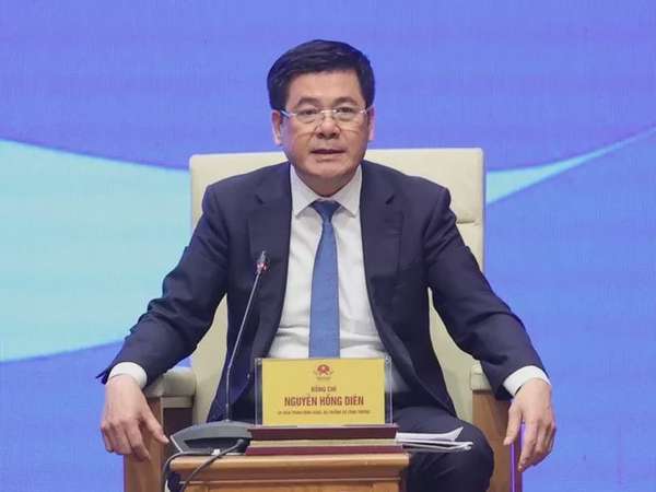 Bộ trưởng Bộ Công Thương Nguyễn Hồng Diên trao đổi về chiến lược, chính sách để Việt Nam tham gia sâu hơn vào thị trường bán dẫn toàn cầu - Ảnh: VGP/Nhật Bắc