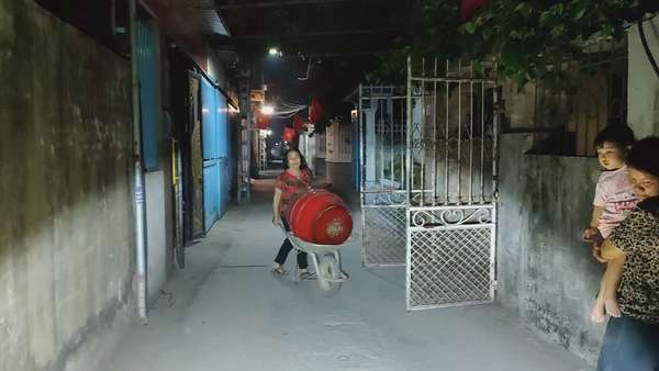 Cát tặc Hà Nội lộng hành: Người dân dựng lều, ném gạch Cát tặc Hà Nội lộng hành: Người dân dựng lều, ném gạch