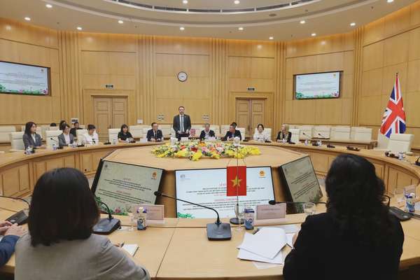 Việt Nam-Anh hợp tác nâng cao bảo vệ người tiêu dùng