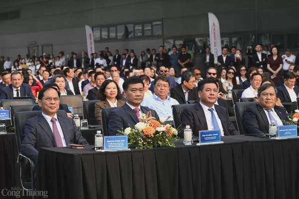 Khánh thành nhà máy Việt Hưng