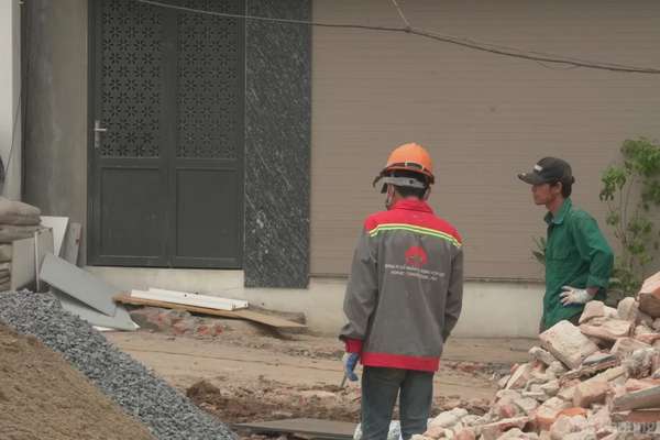'Tuyến đường đắt nhất hành tinh' ngổn ngang giải phóng mặt bằng