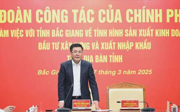 Bộ trưởng Bộ Công Thương Nguyễn Hồng Diên, Trưởng đoàn công tác thành viên của Chính phủ phát biểu tại buổi làm việc với tỉnh Bắc Giang