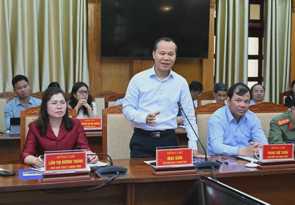 Chùm ảnh: Đoàn công tác của Chính phủ làm việc với tỉnh Bắc Giang về giải pháp thúc đẩy tăng trưởng