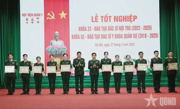 Lần đầu tiên, Bộ Quốc phòng phong hàm thượng úy cho học viên đào tạo trong nước