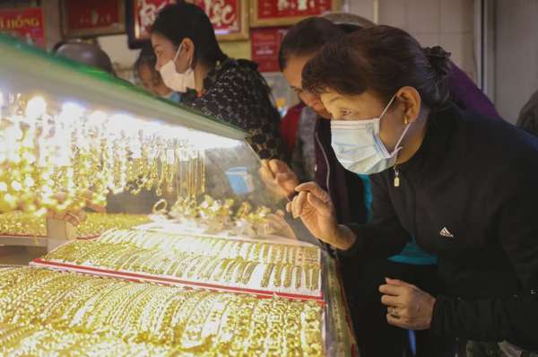 Giá vàng hôm nay tăng vọt, người mua vàng lãi lớn