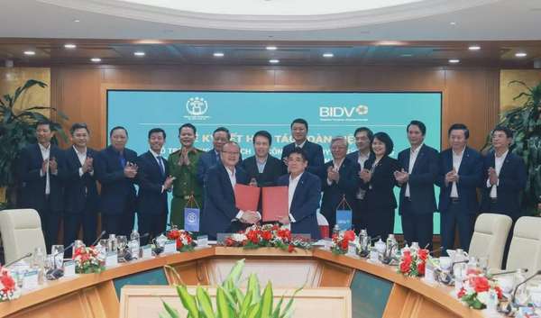 Đưa dịch vụ công trực tuyến đến người dân và doanh nghiệp