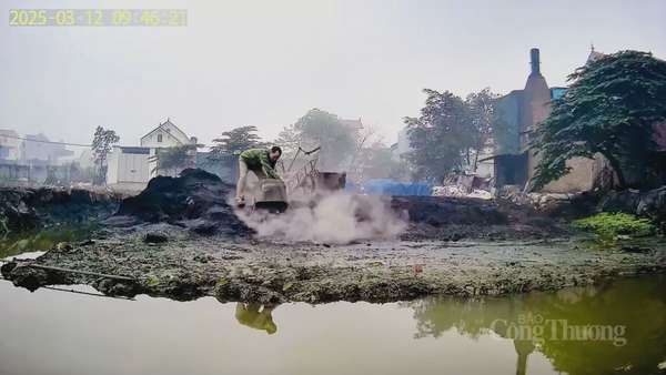 Làng đúc đồng Đại Bái: Khói độc, xỉ đồng ‘vây’ người dân Làng đúc đồng Đại Bái: Khói độc, xỉ đồng ‘vây’ người dân