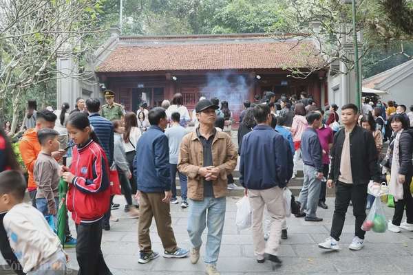 Đền Hùng chật kín khách thập phương trong ngày đầu khai hội Đền Hùng chật kín khách thập phương trong ngày đầu khai hội