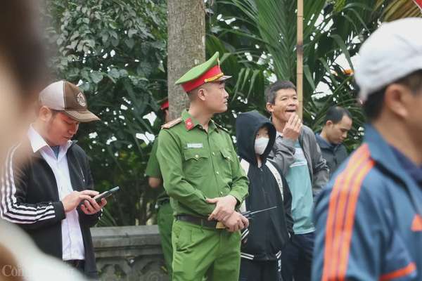 Đền Hùng chật kín khách thập phương trong ngày đầu khai hội Đền Hùng chật kín khách thập phương trong ngày đầu khai hội