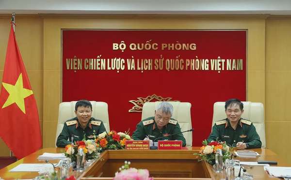 Sáp nhập 2 viện 