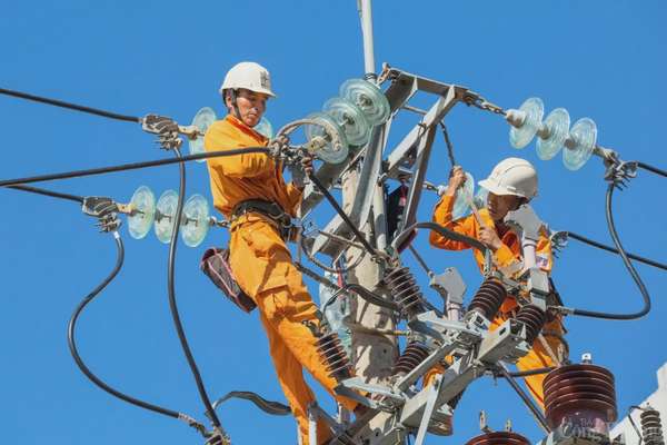 Tổng Công ty Điện lực miền Trung (EVNCPC) khẳng định đảm bảo cung cấp điện an toàn, ổn định dịp Giỗ Tổ Hùng Vương, Lễ 30/4 và 1/5 sắp tới cho khu vực miền Trung - Tây Nguyên