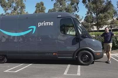 dịch vụ Amazon Prime, cung cấp giao hàng miễn phí trong vòng 2 ngày, thậm chí trong ngày hoặc vài giờ tại một số khu vực. Ảnh minh họa