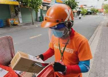 Shopee đã hợp tác với nhiều đối tác logistics bên thứ ba như Giao Hàng Nhanh (GHTK), Ninja Van và BEST Express để mở rộng mạng lưới vận chuyển. Ảnh minh họa