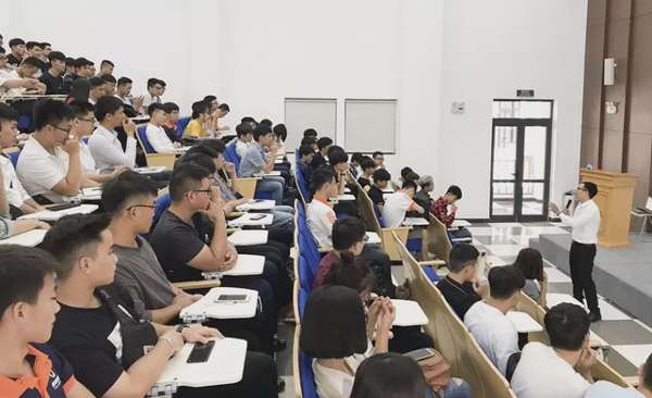 Nhiều trường đại học đã công bố chỉ tiêu tuyển sinhvaf dự kiến mức học phí năm học 2025-2026