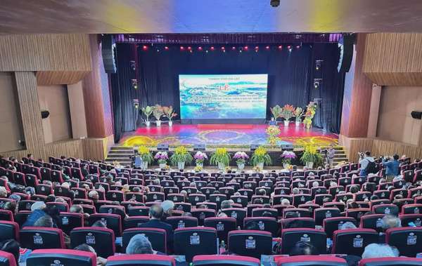 Đà Lạt tôn vinh 50 gia đình có công cách mạng