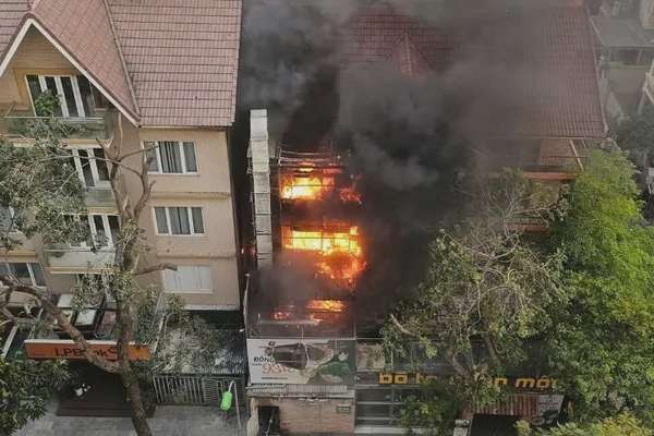 Hà Nội: Cháy lớn tại quán bò tơ khu Mỹ Đình, khói lửa ngùn ngụt