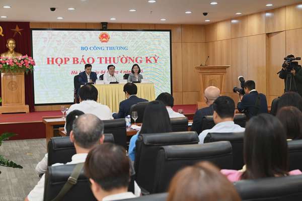 Chùm ảnh: Bộ Công Thương họp báo thường kỳ quý I/2025 Chùm ảnh: Bộ Công Thương họp báo thường kỳ quý I/2025