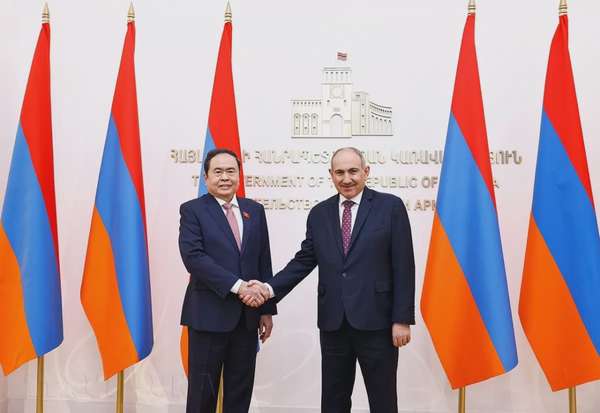 Chủ tịch Quốc hội Trần Thanh Mẫn hội kiến Thủ tướng Armenia Nikol Pashinyan. Ảnh: TTXVN