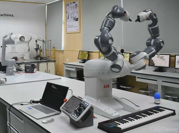 Khám phá phòng lab robot IUH hiện đại nhất Việt Nam