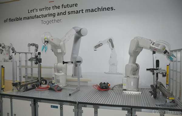 Khám phá phòng lab robot IUH hiện đại nhất Việt Nam