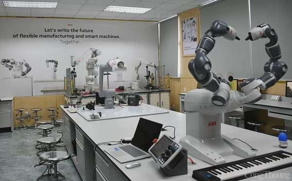 Khám phá phòng lab robot IUH hiện đại nhất Việt Nam