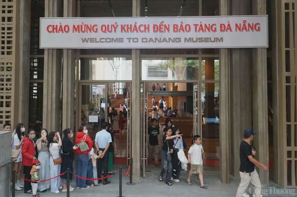 Bảo tàng Đà Nẵng tại địa chỉ mới 42 – 44 Bạch Đằng và 31 Trần Phú (quận Hải Châu,  thành phố Đà Nẵng) chính thức mở cửa đón khách tham quan từ 1/4/2025 và miễn phí cho người dân đến hết năm 2025.