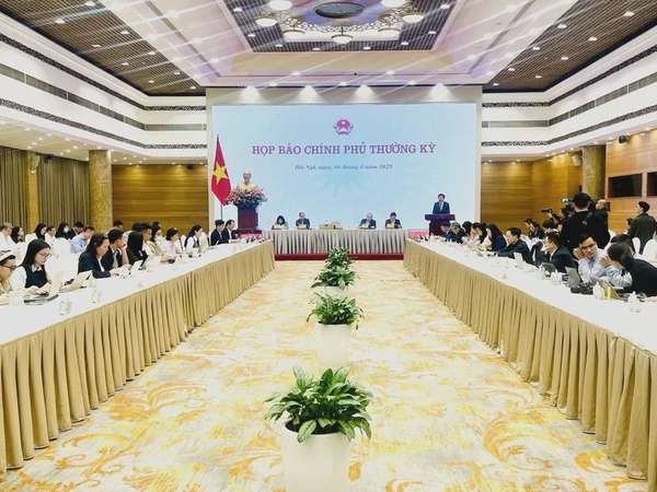 Buổi họp báo Chính phủ thường kỳ tháng 3/2025 diễn ra chiều 6/4 tại Hà Nội - Ảnh: VGP