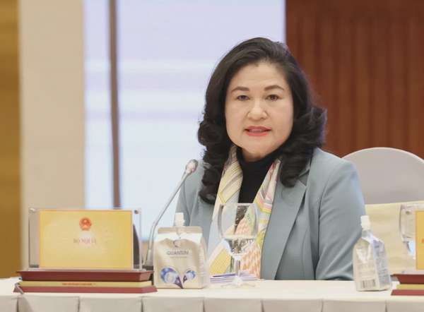 Thứ trưởng Bộ Nội vụ Nguyễn Thị Hà thông tin về mô hình quản lý khi xóa bỏ chính quyền địa phương cấp huyện - Ảnh: VGP/Nhật Bắc