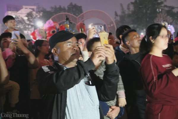 Pháo hoa thắp sáng Phú Thọ dịp Giỗ Tổ Hùng Vương Pháo hoa thắp sáng Phú Thọ dịp Giỗ Tổ Hùng Vương