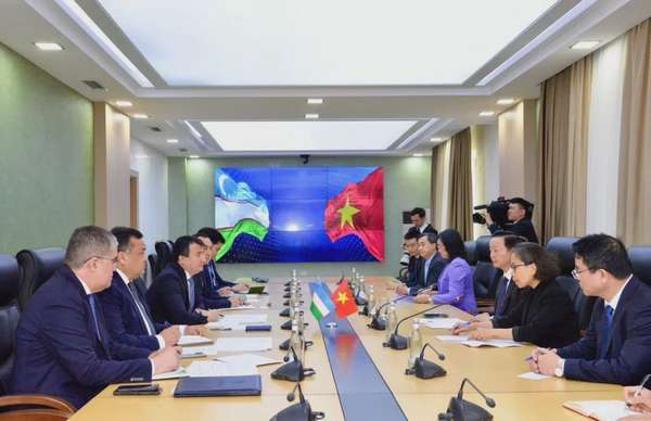 Phó Thủ tướng Chính phủ Trần Hồng Hà hội đàm với Phó Thủ tướng Uzbekistan Jamshid Khodjaev