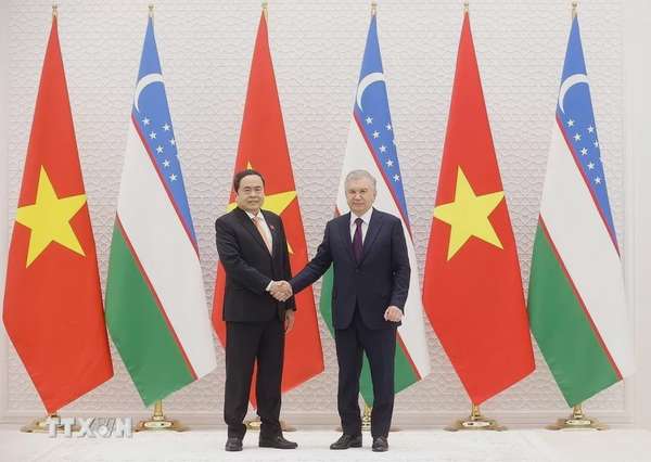 Chủ tịch Quốc hội Trần Thanh Mẫn hội kiến Tổng thống Uzbekistan Shavkat Mirziyoyev. Ảnh: Doãn Tấn – TTXVN