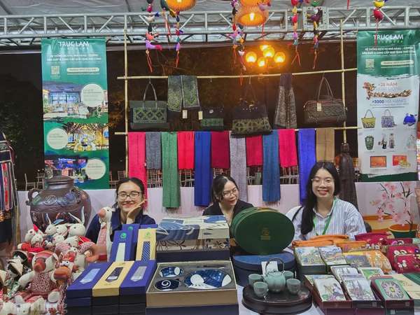 Hà Nội kể chuyện di sản qua từng món quà du lịch