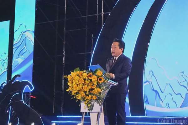 Ông Võ Phiên, Phó Chủ tịch UBND tỉnh Quảng Ngãi phát biểu tại chương trình Ông Võ Phiên, Phó Chủ tịch UBND tỉnh Quảng Ngãi phát biểu tại chương trình