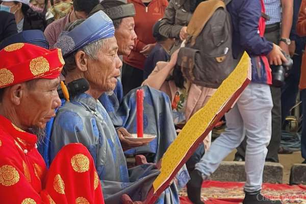 Lễ khao lề thế lính Hoàng Sa là hoạt động truyền thống, thiêng liêng của người dân Lý Sơn với nhiều nghi thức như lễ yết, lễ cung nghinh, lễ chánh tế, lễ thả thuyền,... Lễ khao lề thế lính Hoàng Sa là hoạt động truyền thống, thiêng liêng của người dân Lý Sơn với nhiều nghi thức như lễ yết, lễ cung nghinh, lễ chánh tế, lễ thả thuyền,...
