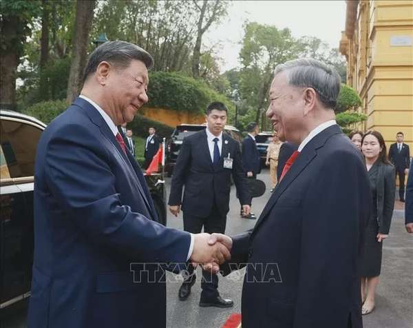 Tổng Bí thư Tô Lâm đón Tổng Bí thư, Chủ tịch nước Trung Quốc Tập Cận Bình. Ảnh: Thống Nhất/TTXVN