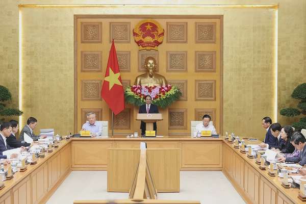 Thủ tướng Phạm Minh Chính, Trưởng Ban Chỉ đạo của Chính phủ tổng kết việc thực hiện Nghị quyết số 18-NQ/TW chủ trì phiên họp của Ban Chỉ đạo. Ảnh: VGP/Nhật Bắc
