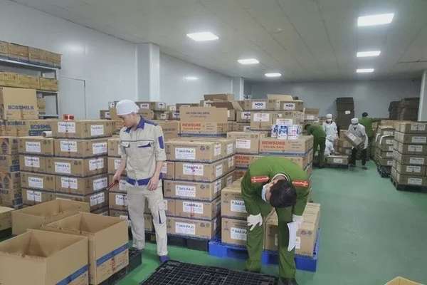 Vụ sữa giả 500 tỷ: Nhóm sản xuất bị lừa 15.000 USD