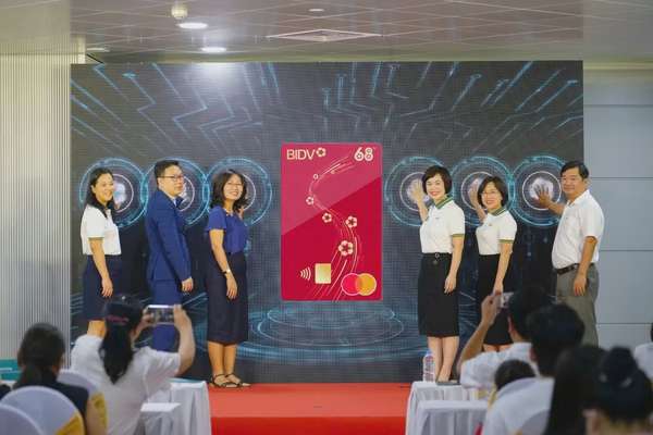 BIDV ra mắt chiến dịch 68 năm  Kết nối triệu hành trình