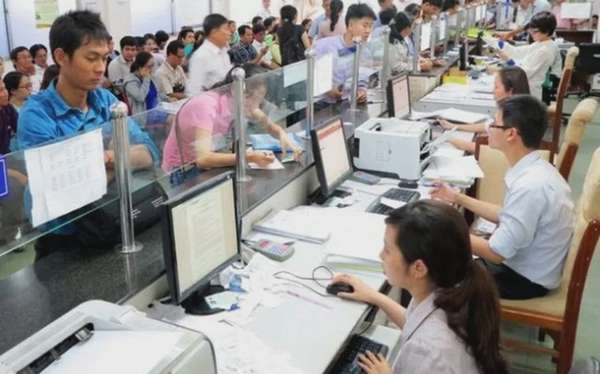 bảo lưu chế độ, chính sách tiền lương và phụ cấp chức vụ hiện hưởng (nếu có) của cán bộ