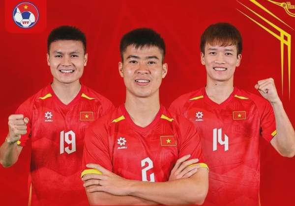 Nguyễn Hoàng Đức (Phù Đổng Ninh Bình), Nguyễn Quang Hải (Công An Hà Nội) và Đỗ Duy Mạnh là 3 cầu thủ tham gia trận đấu với Man UTD. Ảnh: VFF