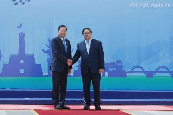 Thủ tướng Phạm Minh Chính đón Phó Thủ tướng Campuchia Neth Savoeun