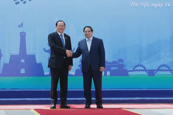 Thủ tướng Phạm Minh Chính đón Thủ tướng Lào Sonexay Siphandone