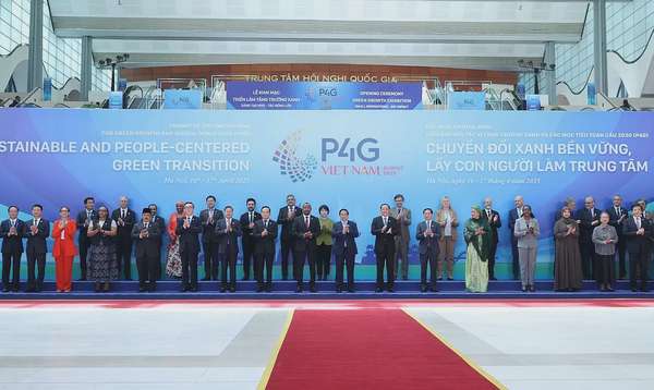 Thủ tướng chủ trì lễ đón các đoàn khách quốc tế dự Hội nghị Thượng đỉnh P4G. 