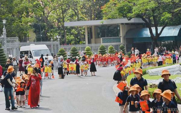 Dinh Độc Lập hút khách trong những ngày tháng 4 lịch sử
